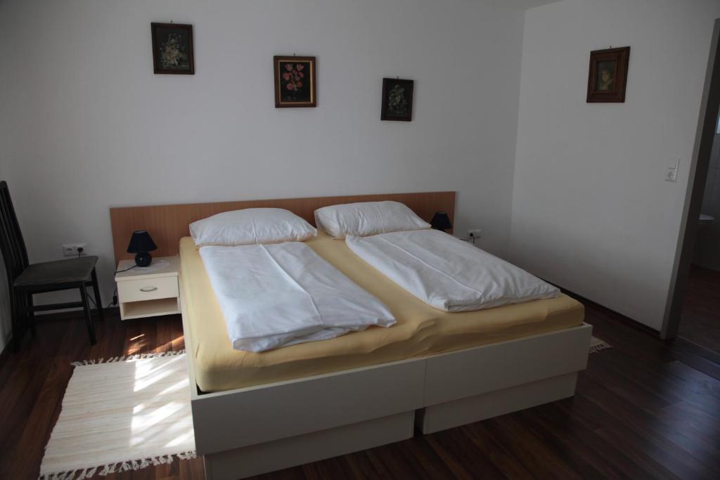 Pension Casa Topolino Винер Нойщат Стая снимка
