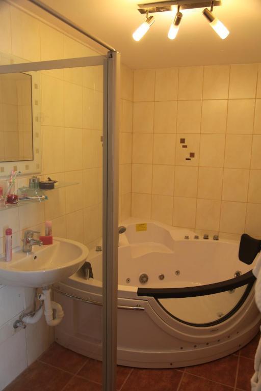 Pension Casa Topolino Винер Нойщат Стая снимка