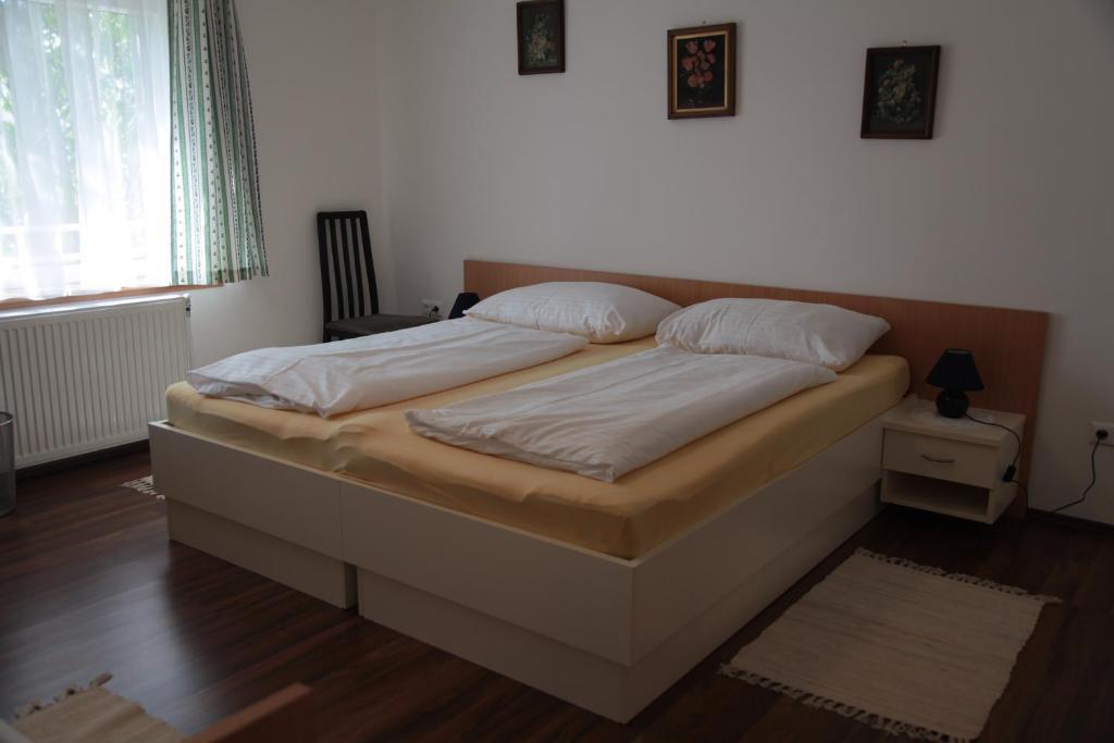 Pension Casa Topolino Винер Нойщат Екстериор снимка