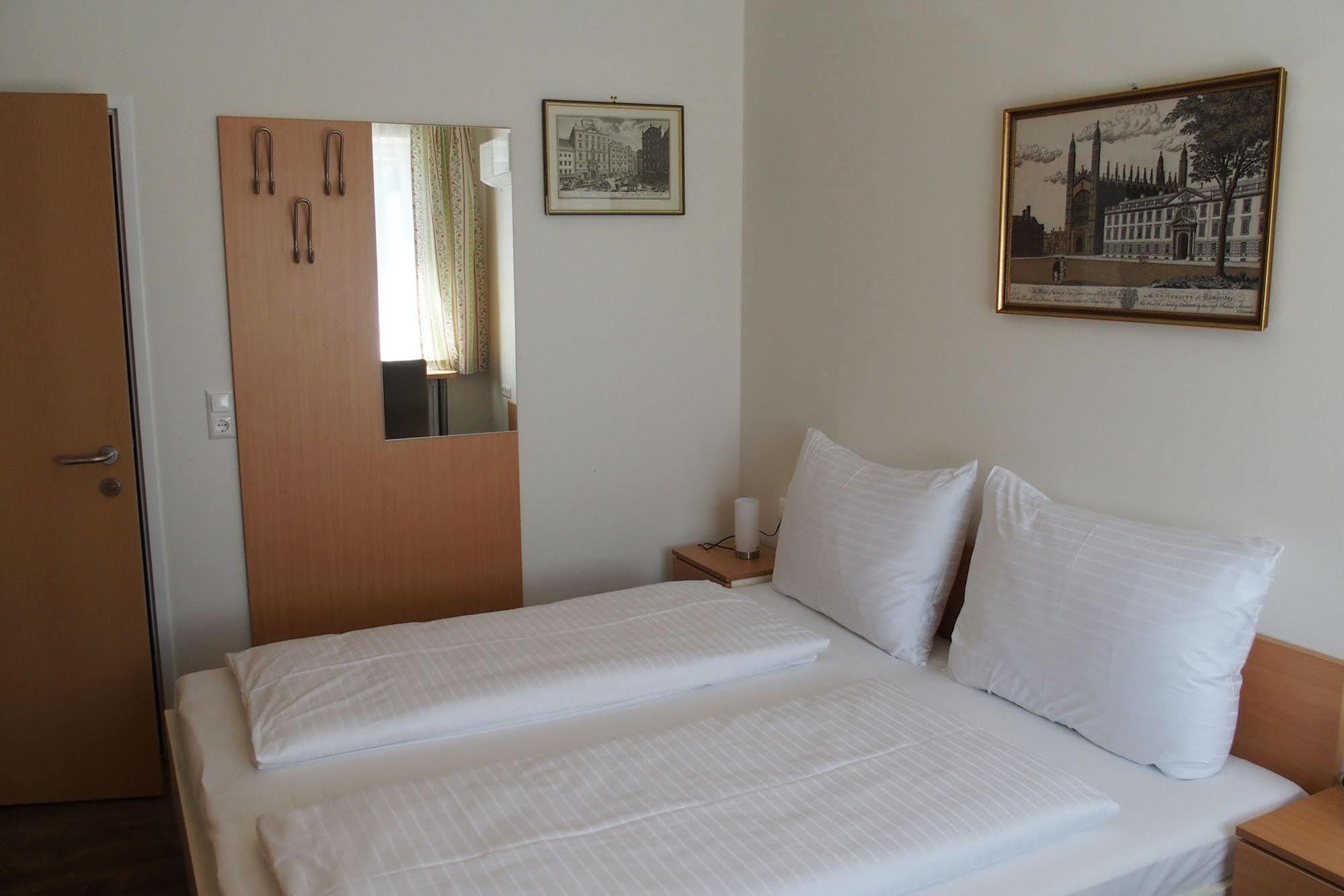 Pension Casa Topolino Винер Нойщат Екстериор снимка