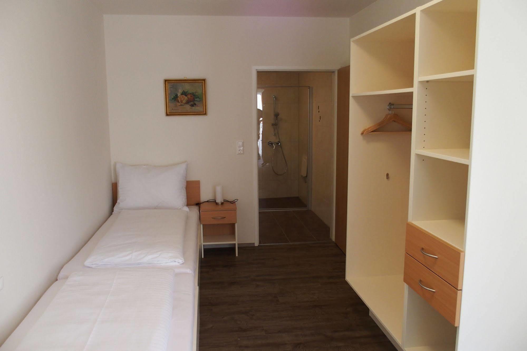 Pension Casa Topolino Винер Нойщат Екстериор снимка