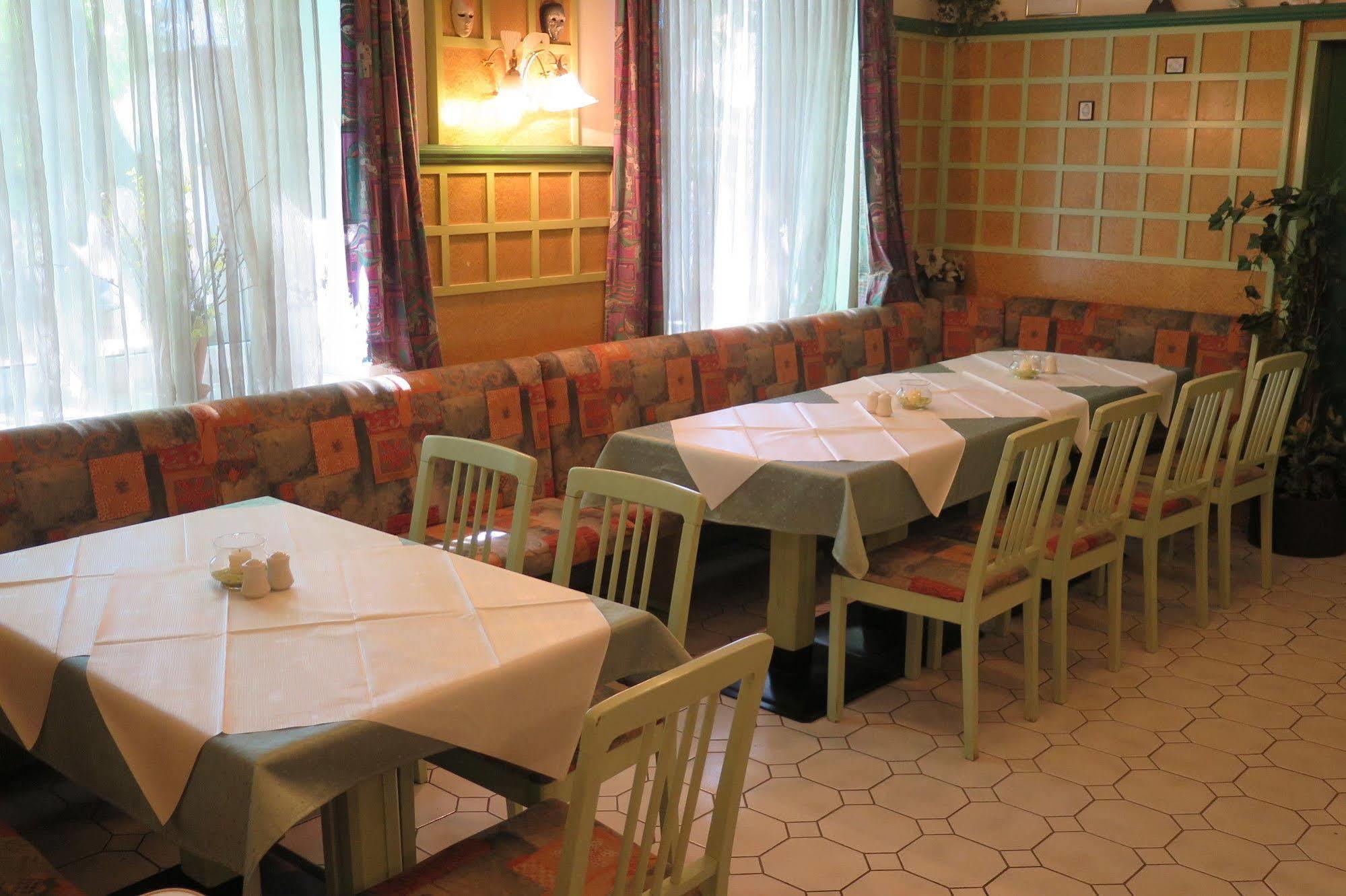 Pension Casa Topolino Винер Нойщат Екстериор снимка